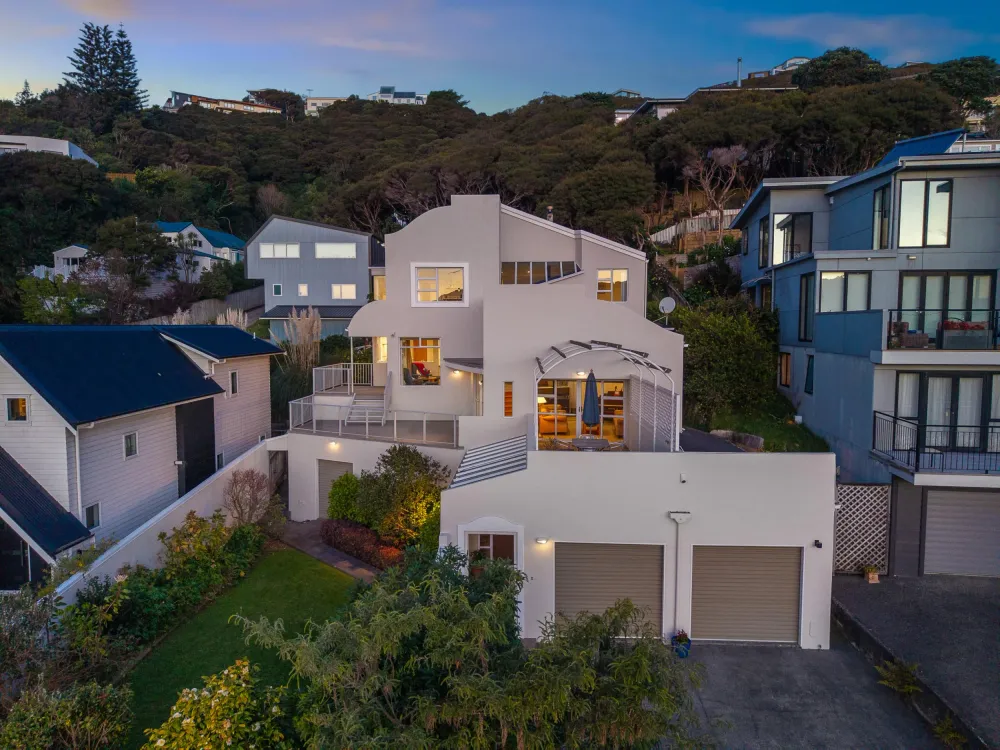 Photos of 32 Paremata Crescent