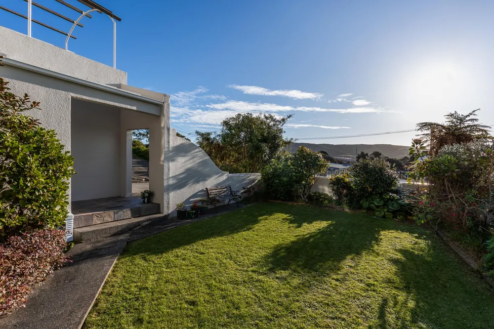 Photos of 32 Paremata Crescent