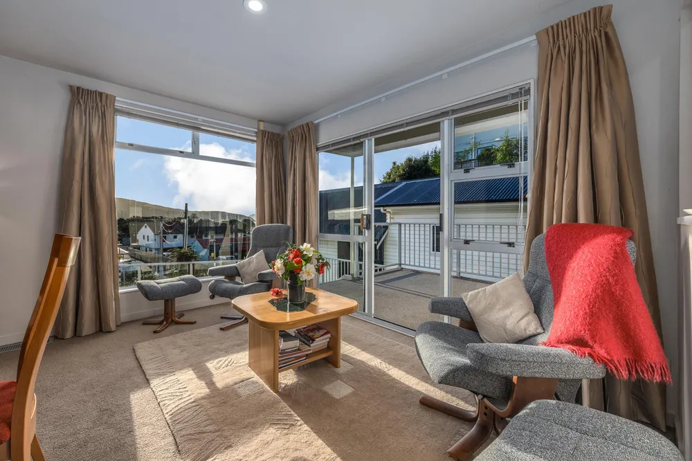 Photos of 32 Paremata Crescent