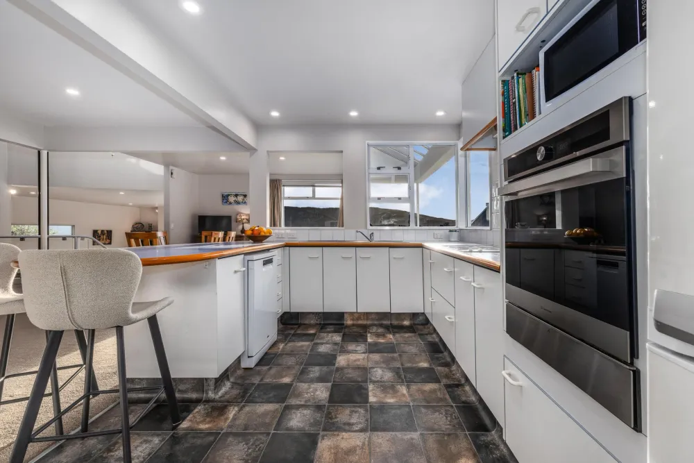 Photos of 32 Paremata Crescent