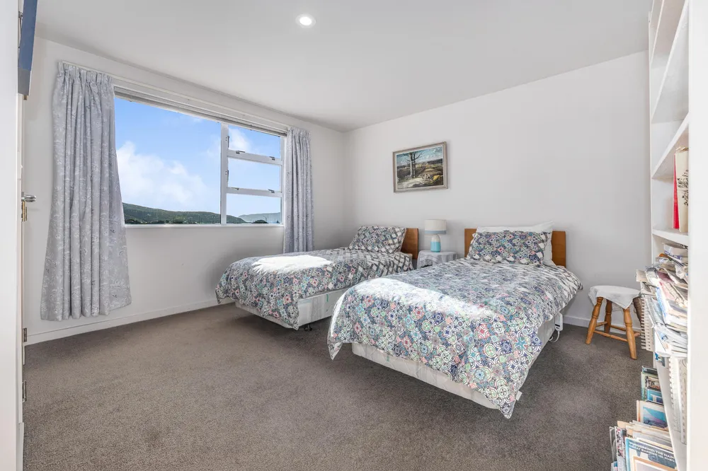 Photos of 32 Paremata Crescent