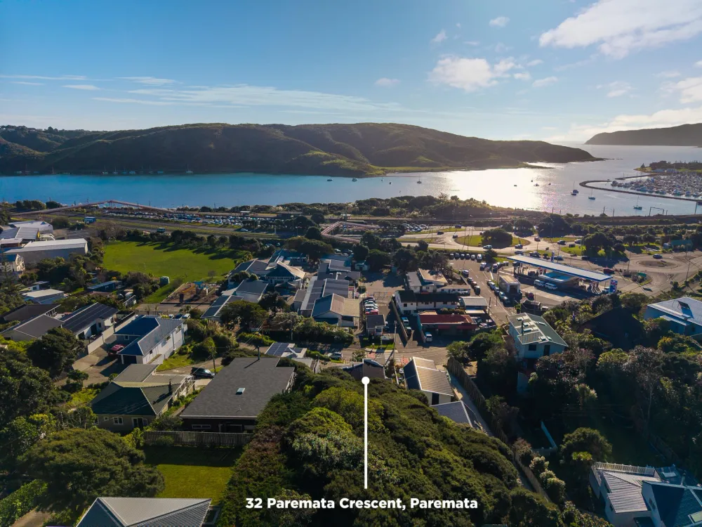 Photos of 32 Paremata Crescent
