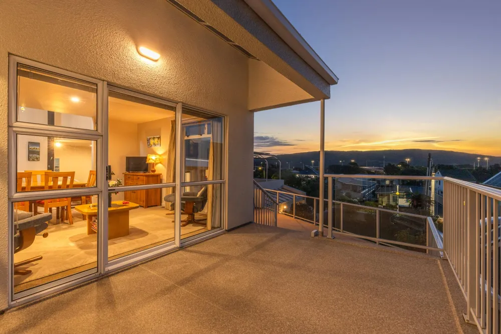 Photos of 32 Paremata Crescent