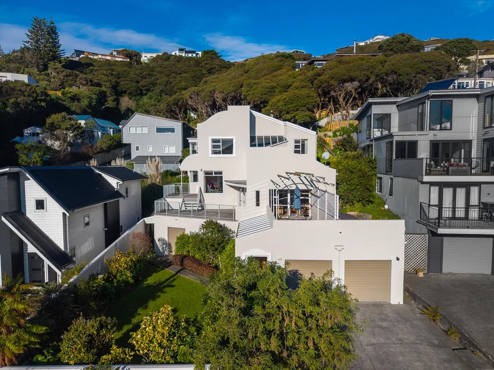 Photos of 32 Paremata Crescent