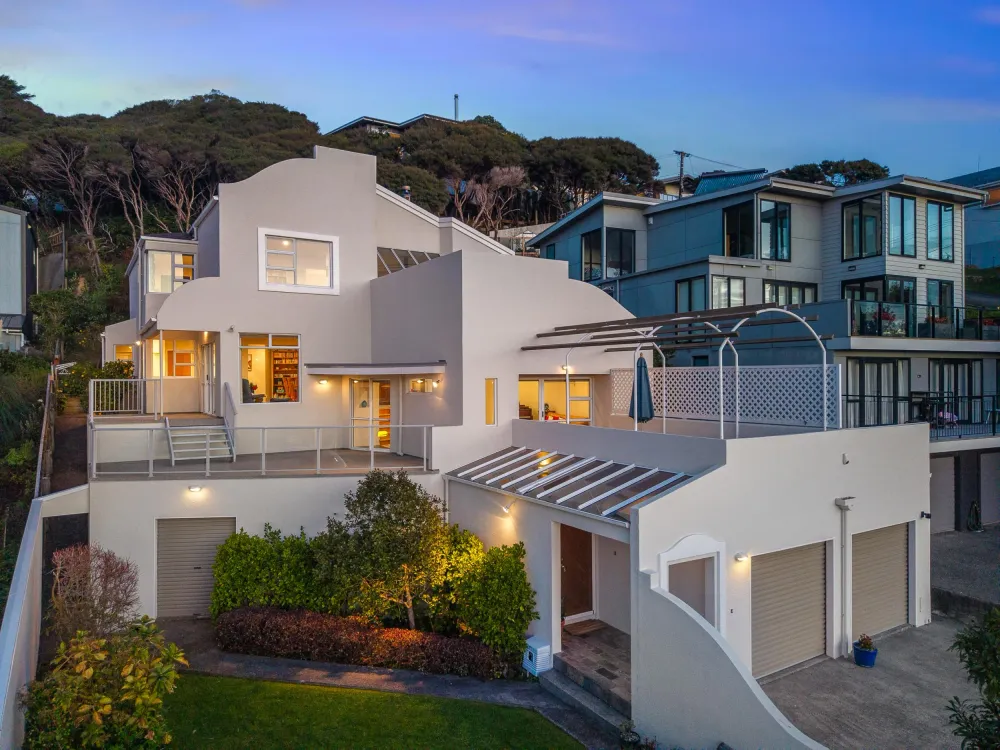 Photos of 32 Paremata Crescent