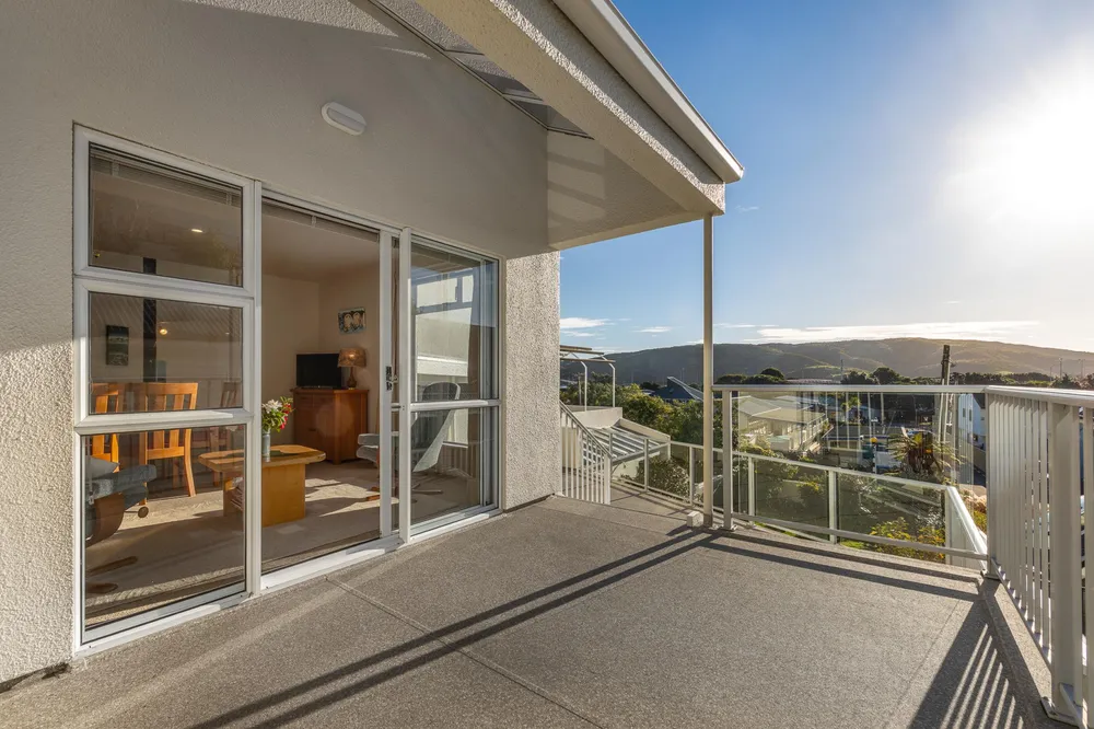 Photos of 32 Paremata Crescent