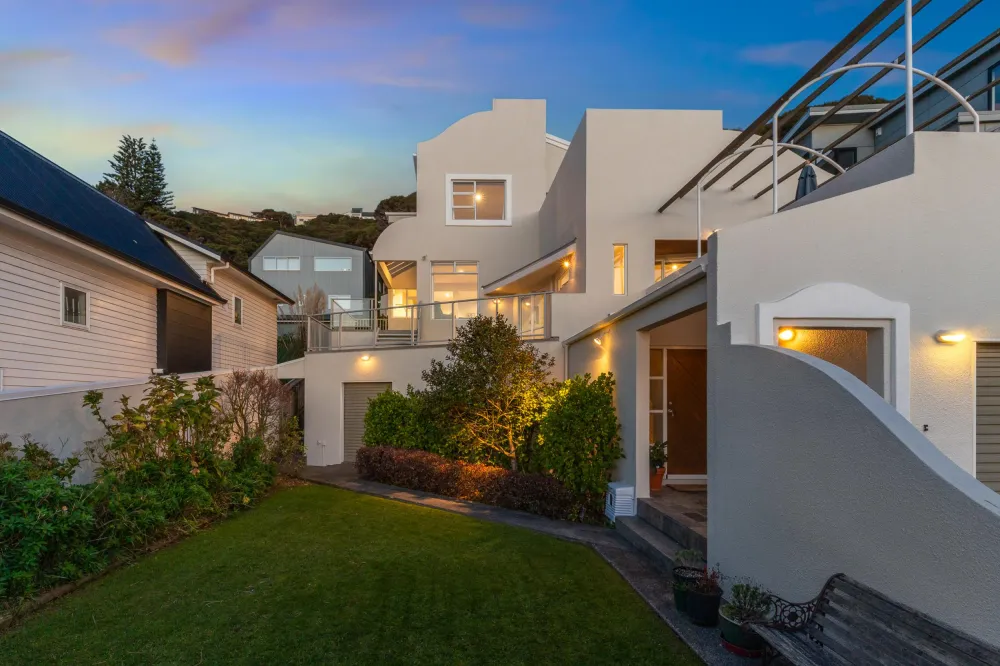 Photos of 32 Paremata Crescent