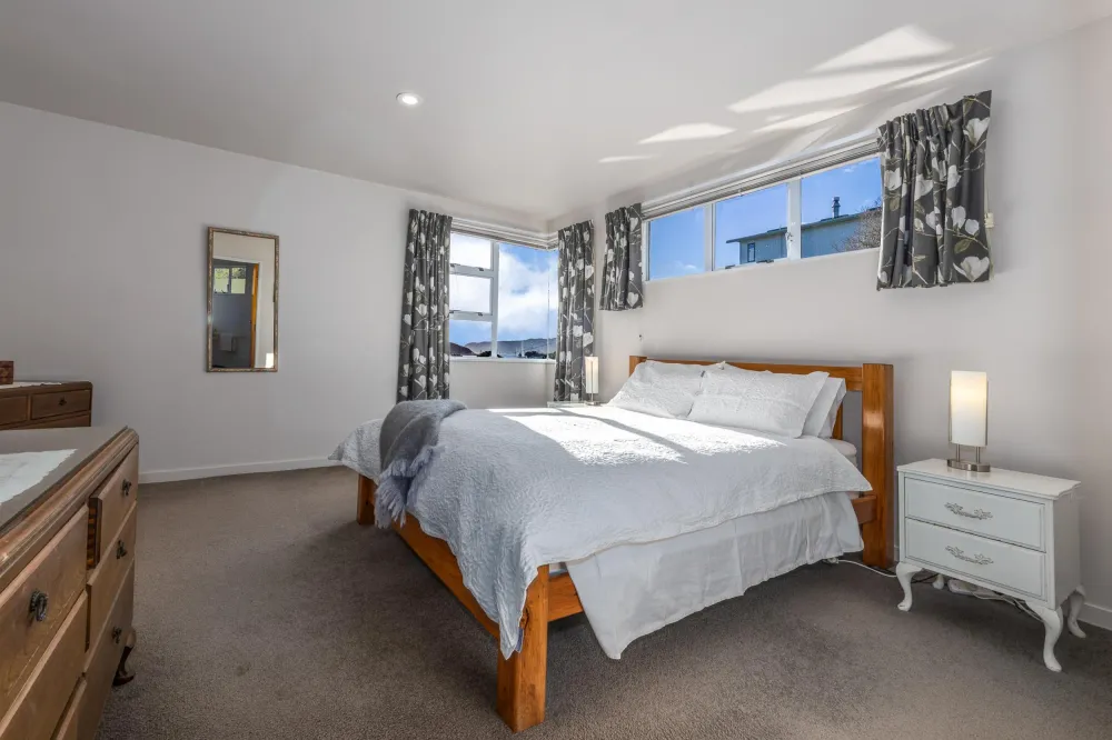 Photos of 32 Paremata Crescent