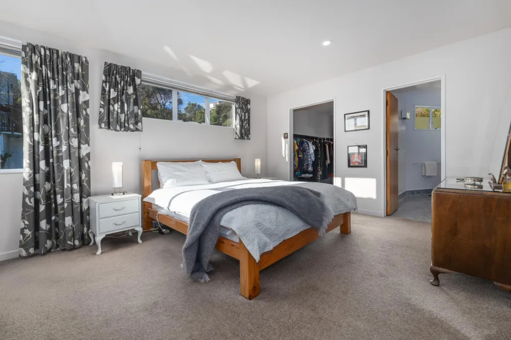 Photos of 32 Paremata Crescent