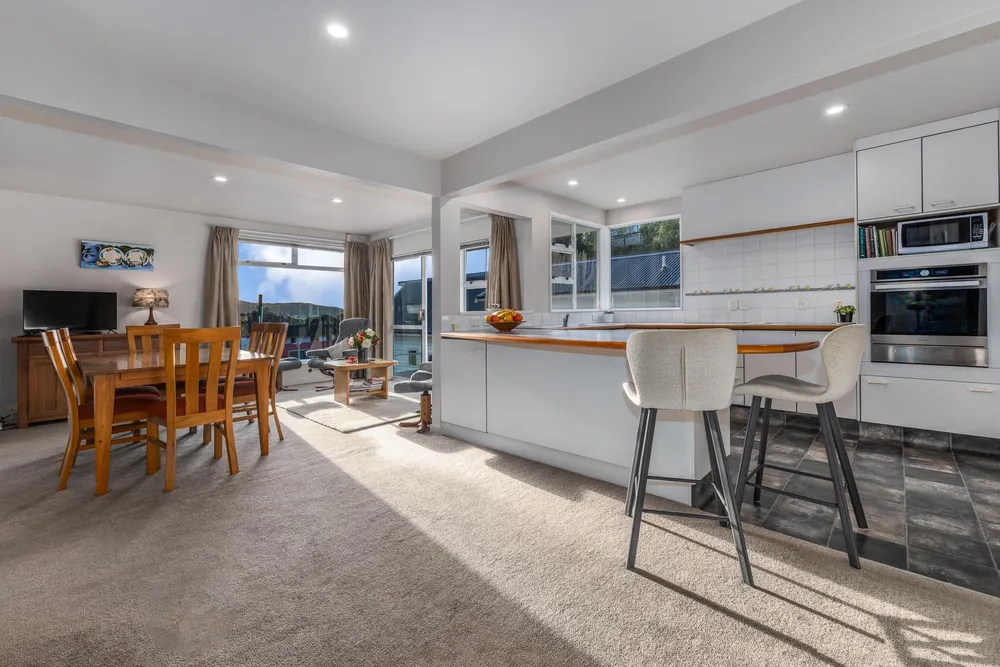 Photos of 32 Paremata Crescent