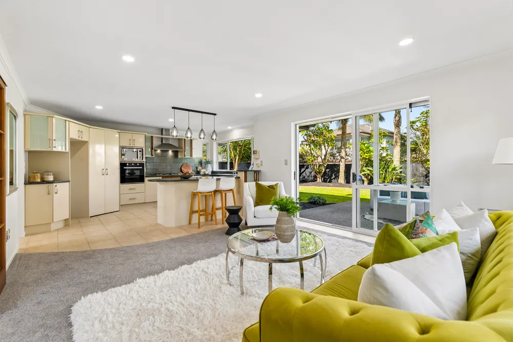 Photos of 11 Earlshall Drive