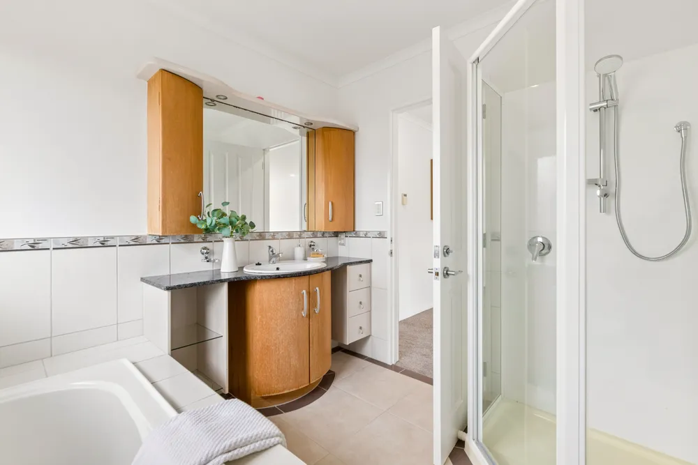 Photos of 11 Earlshall Drive