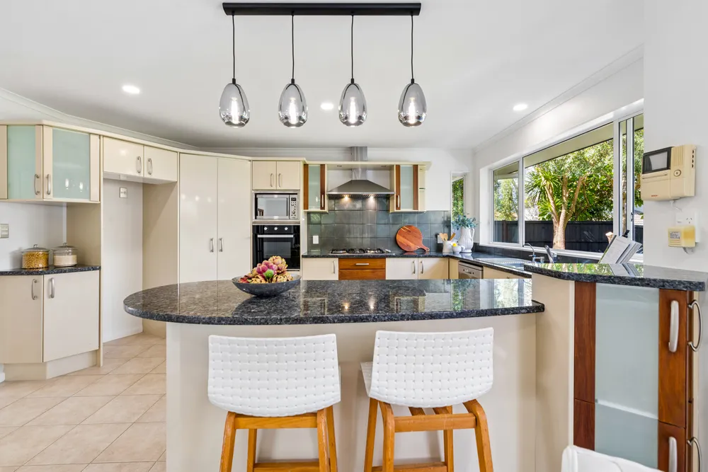 Photos of 11 Earlshall Drive