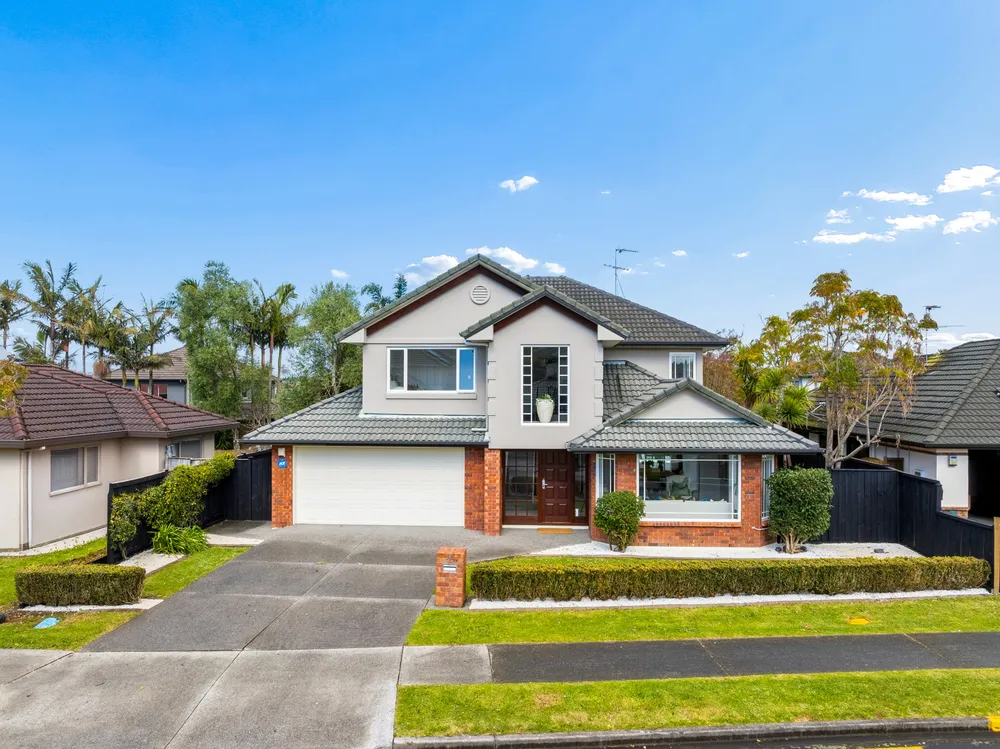 Photos of 11 Earlshall Drive