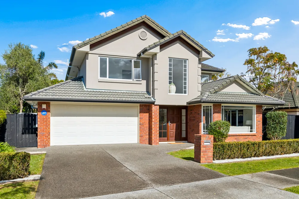 Photos of 11 Earlshall Drive