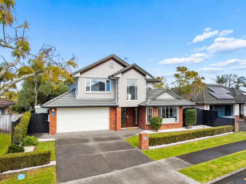 Photos of 11 Earlshall Drive