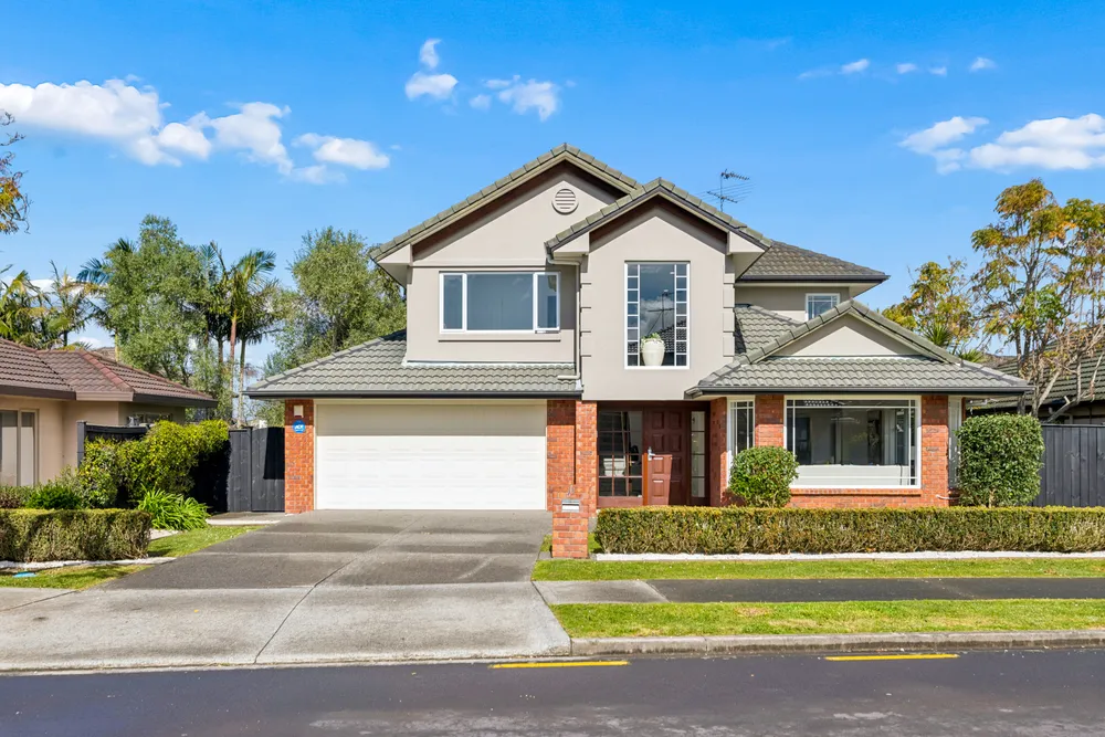Photos of 11 Earlshall Drive