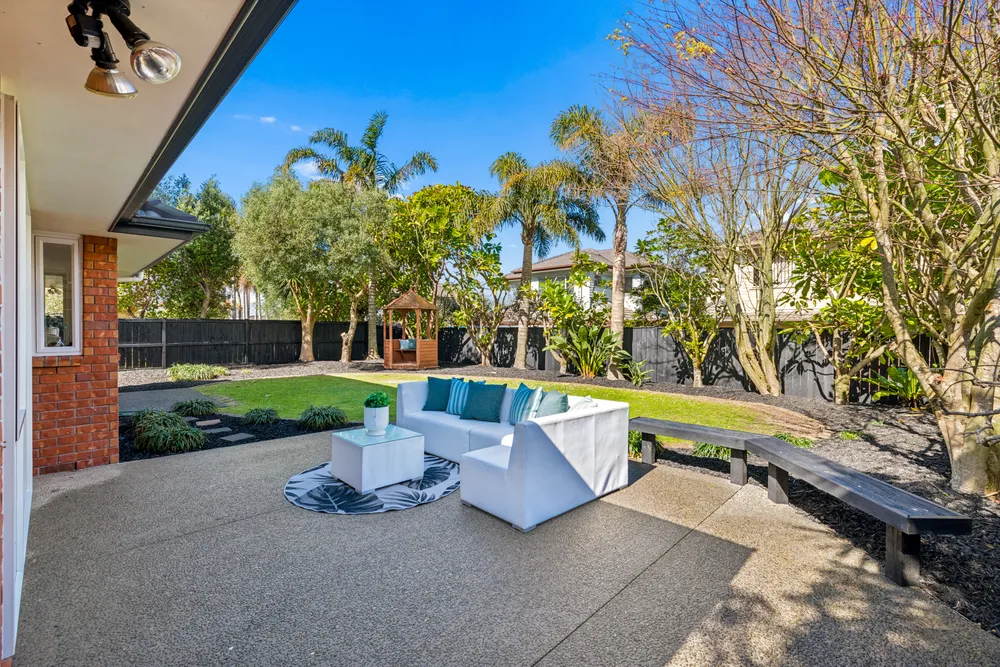 Photos of 11 Earlshall Drive