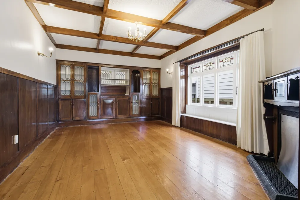 Photos of 180 Surrey Crescent