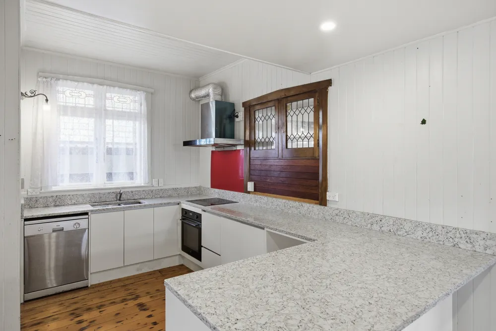 Photos of 180 Surrey Crescent