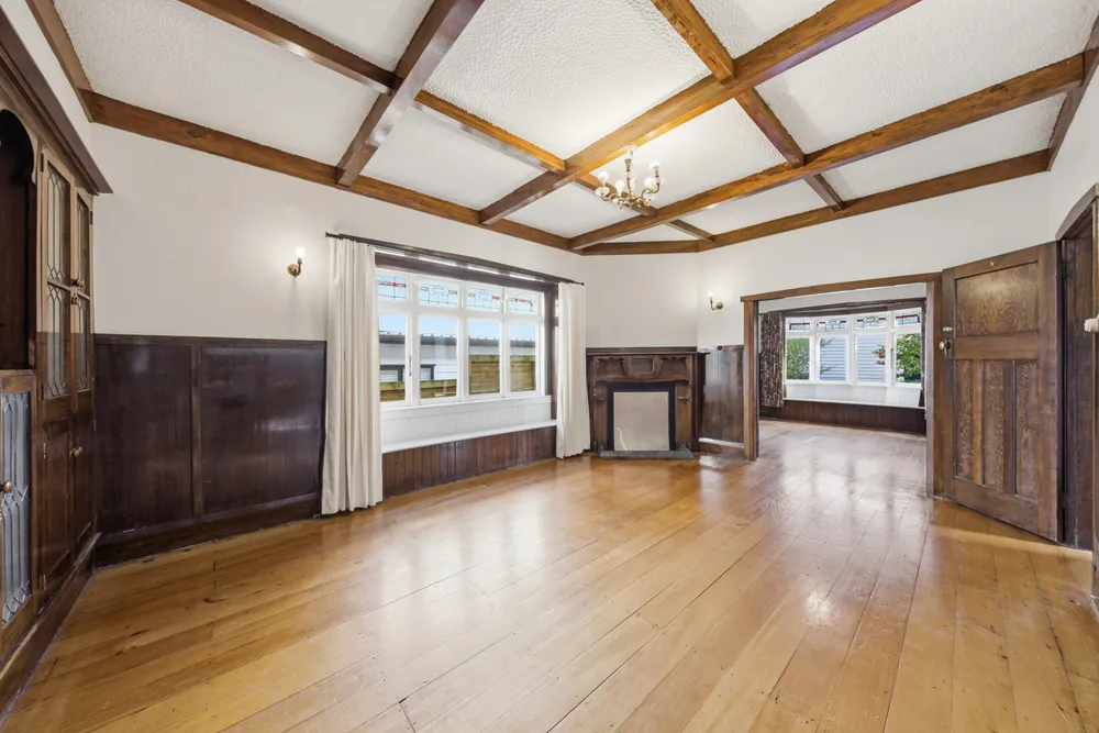 Photos of 180 Surrey Crescent