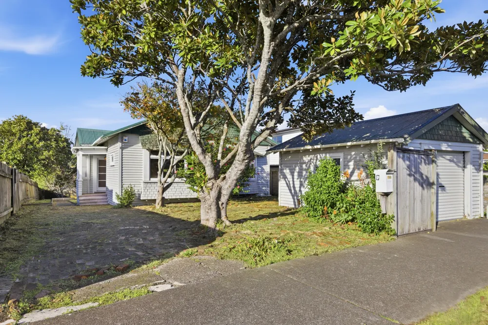 Photos of 180 Surrey Crescent