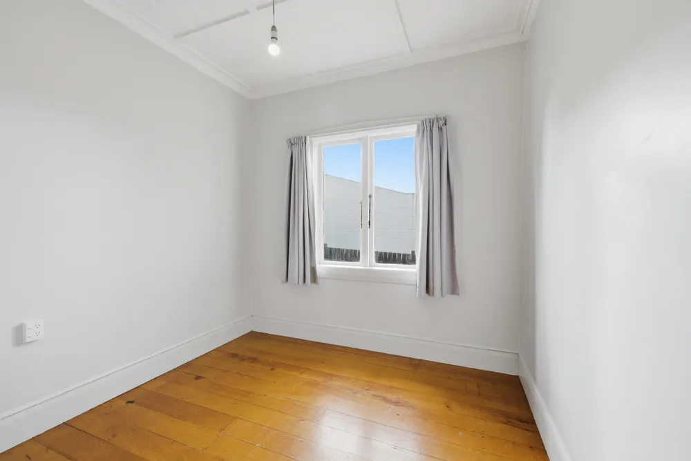 Photos of 180 Surrey Crescent