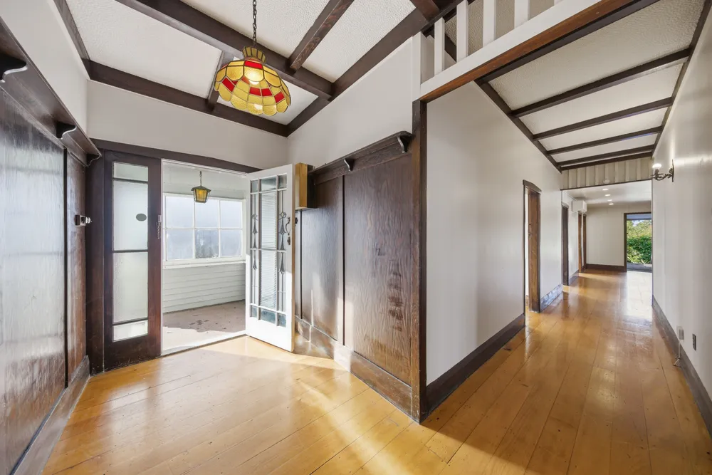 Photos of 180 Surrey Crescent