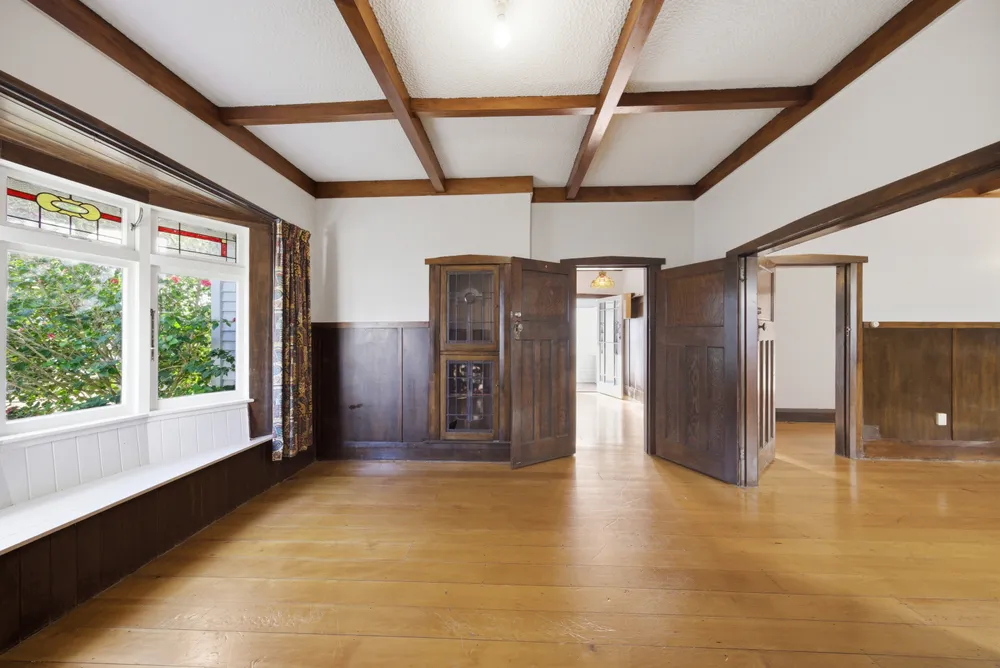 Photos of 180 Surrey Crescent