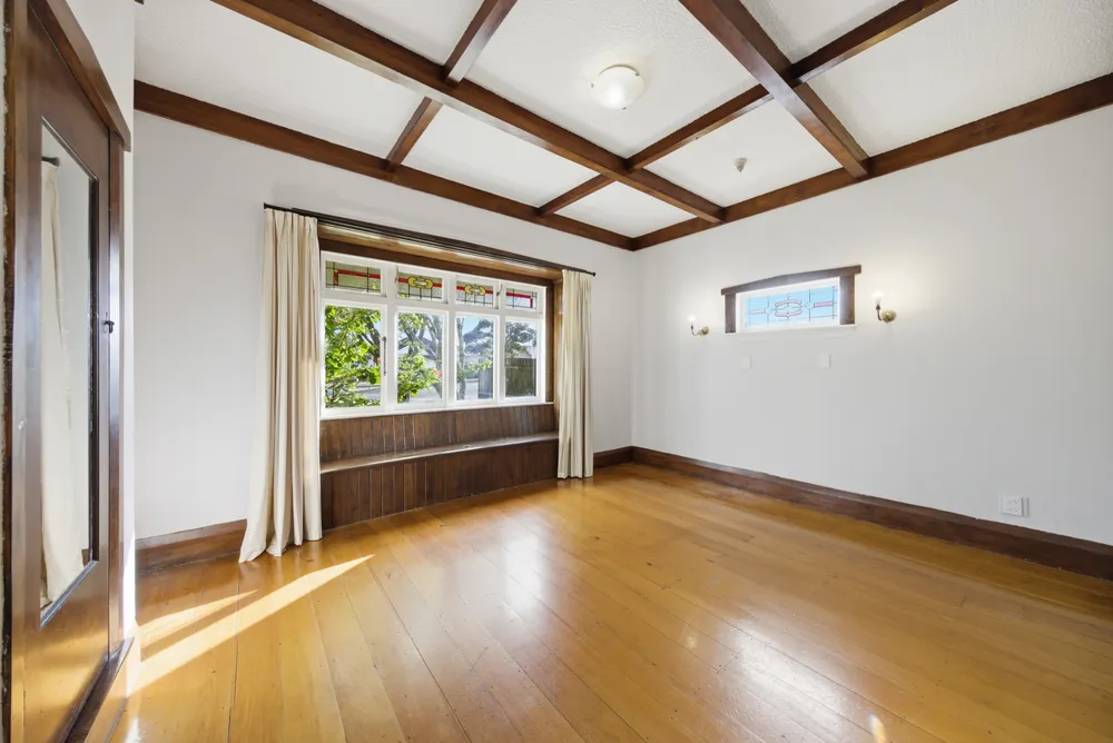 Photos of 180 Surrey Crescent