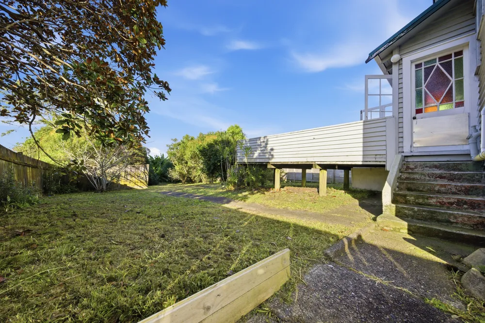 Photos of 180 Surrey Crescent