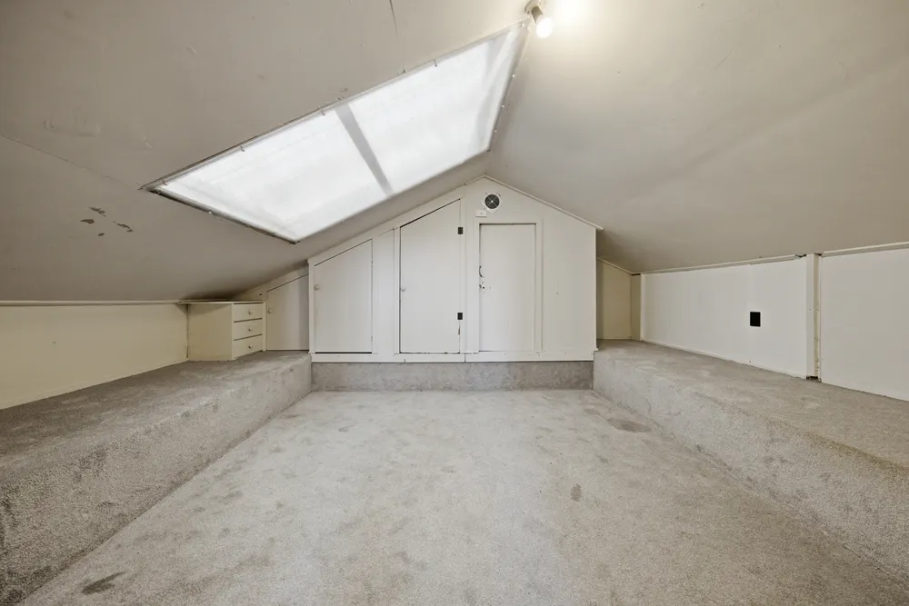 Photos of 180 Surrey Crescent