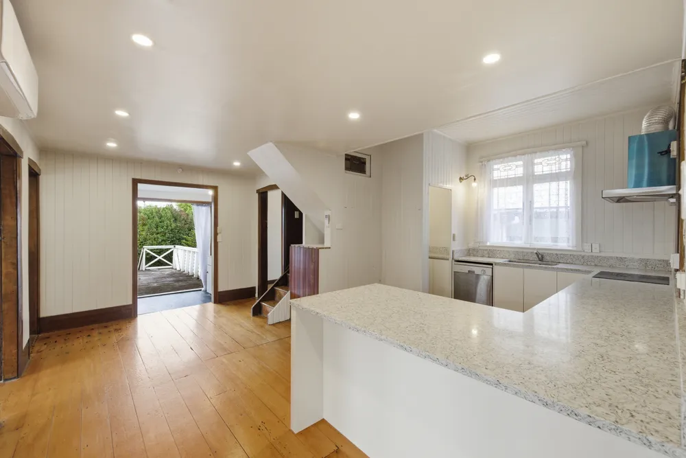 Photos of 180 Surrey Crescent