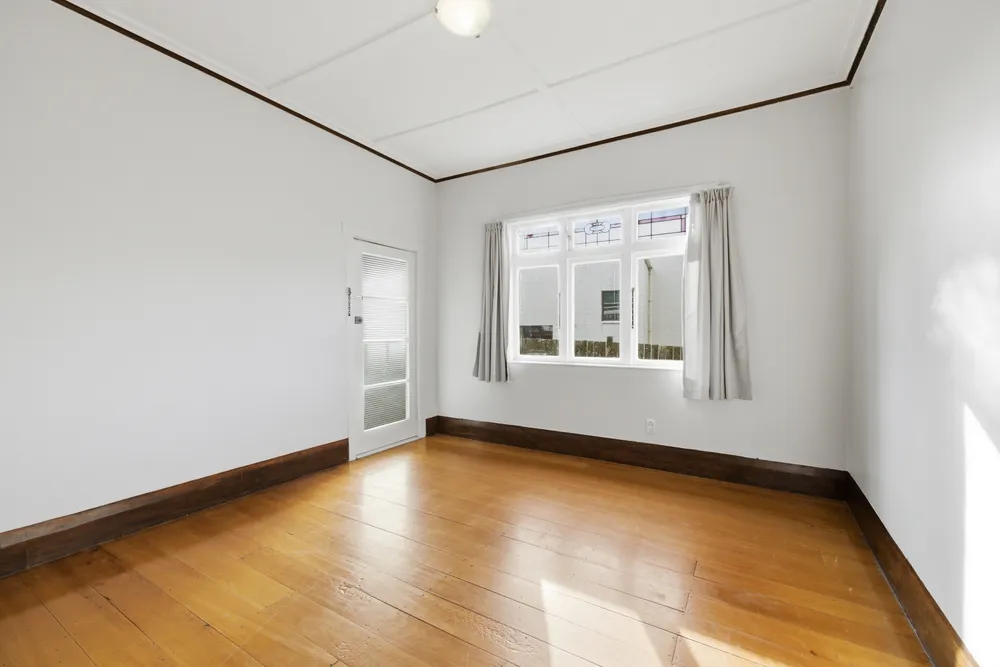 Photos of 180 Surrey Crescent