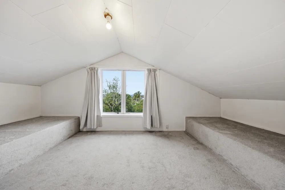 Photos of 180 Surrey Crescent