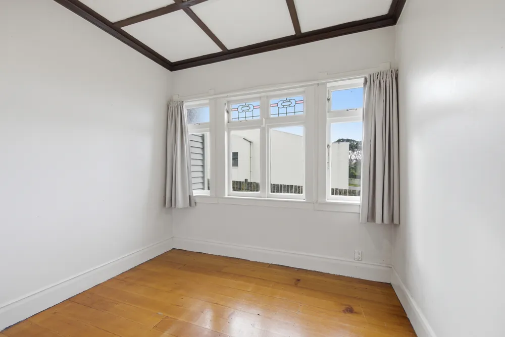 Photos of 180 Surrey Crescent