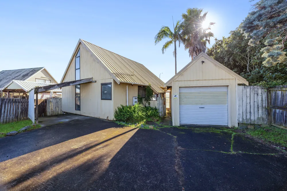 Photos of 90 Te Irirrangi Drive