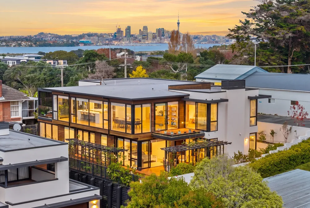 Photos of 37 Lake Pupuke Drive