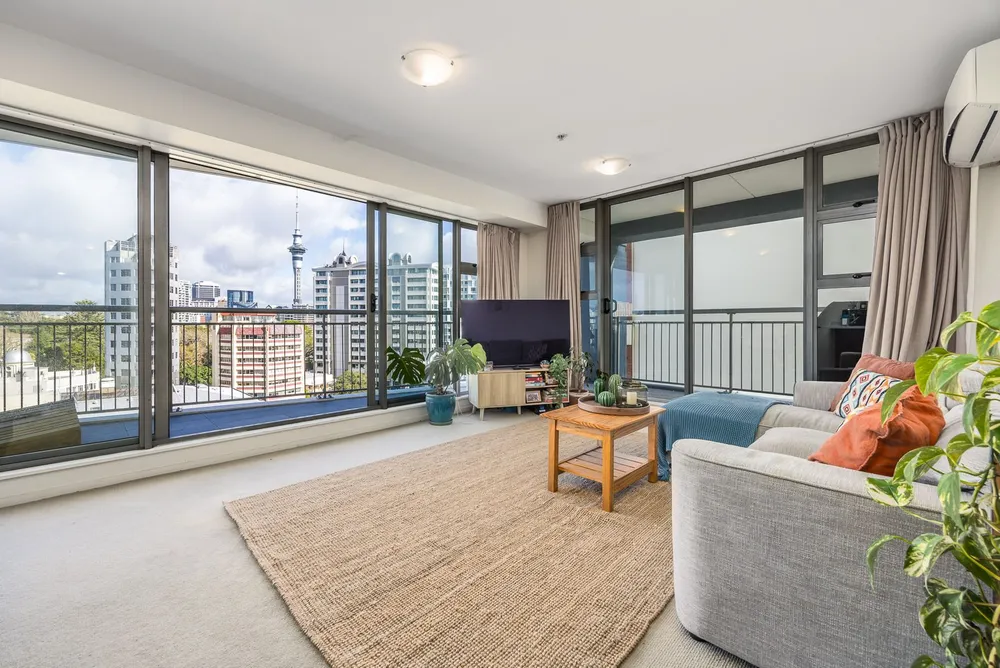 Photos of 1303/1 Parliament Street