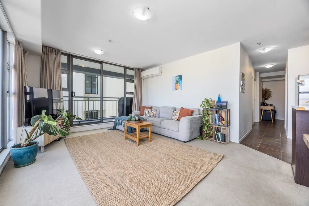 Photos of 1303/1 Parliament Street