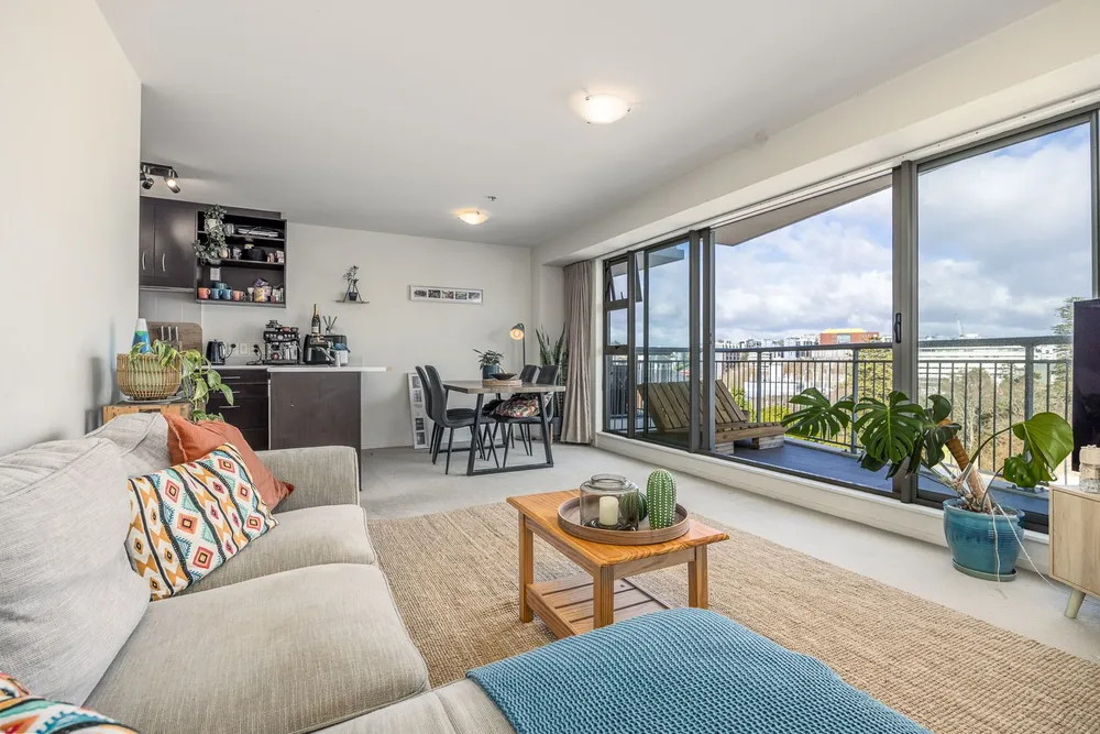 Photos of 1303/1 Parliament Street
