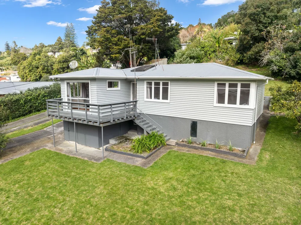 Photos of 13 Silverstream Road