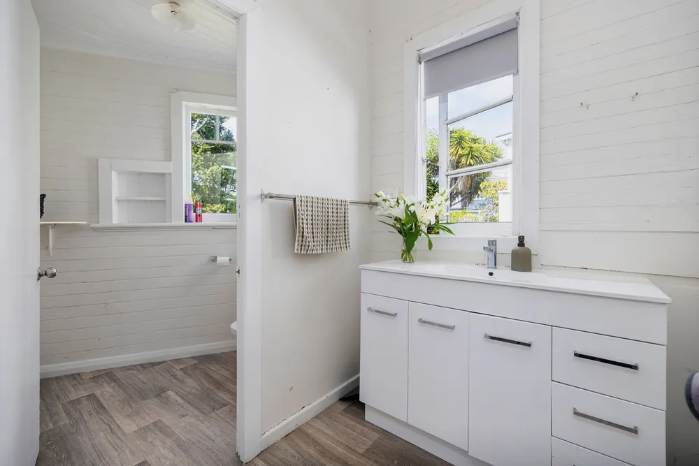 Photos of 74 Sackville Street