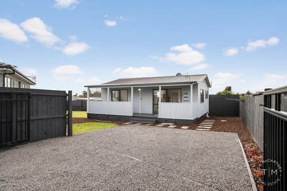 Photos of 11 Darnell Crescent