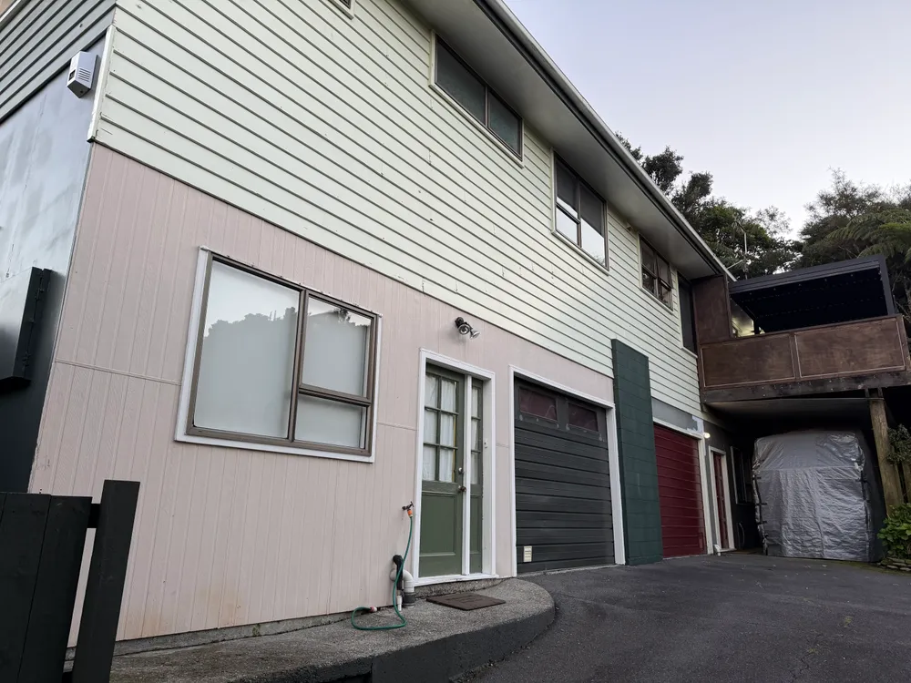 Photos of 23A Matuhi Street