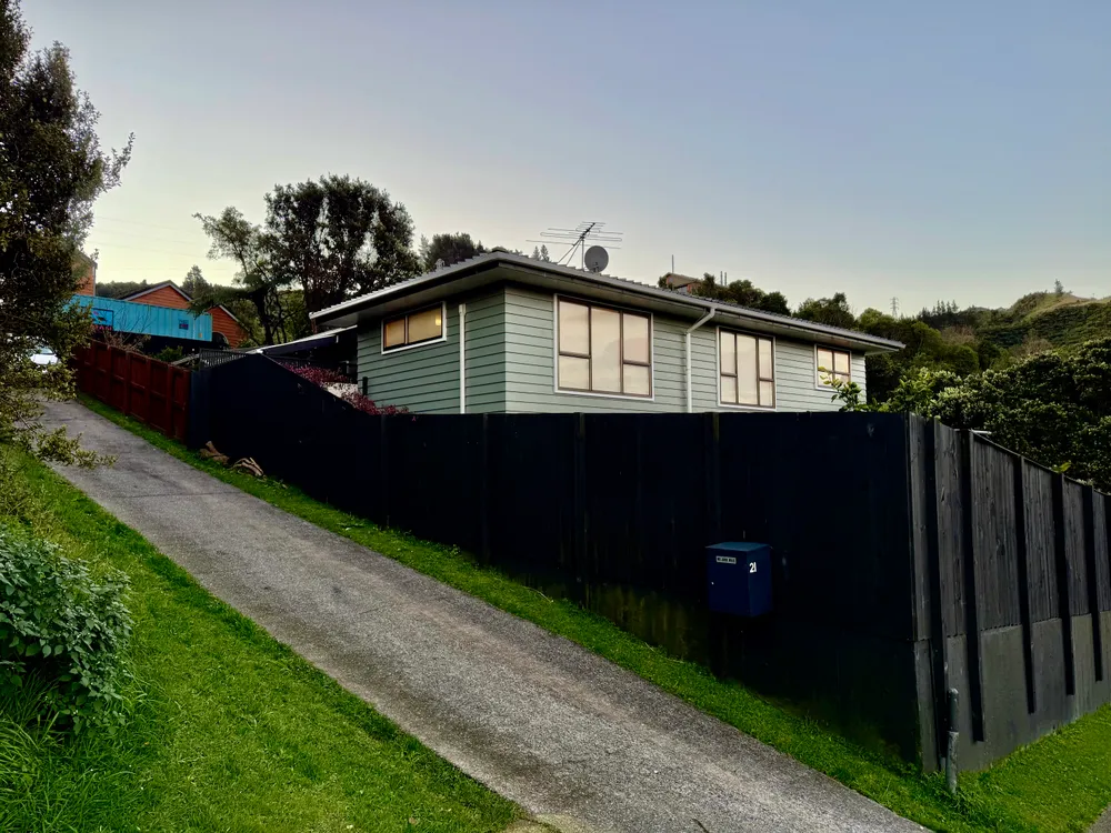 Photos of 23A Matuhi Street