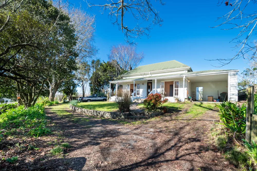Photos of 290 Henderson Valley Road