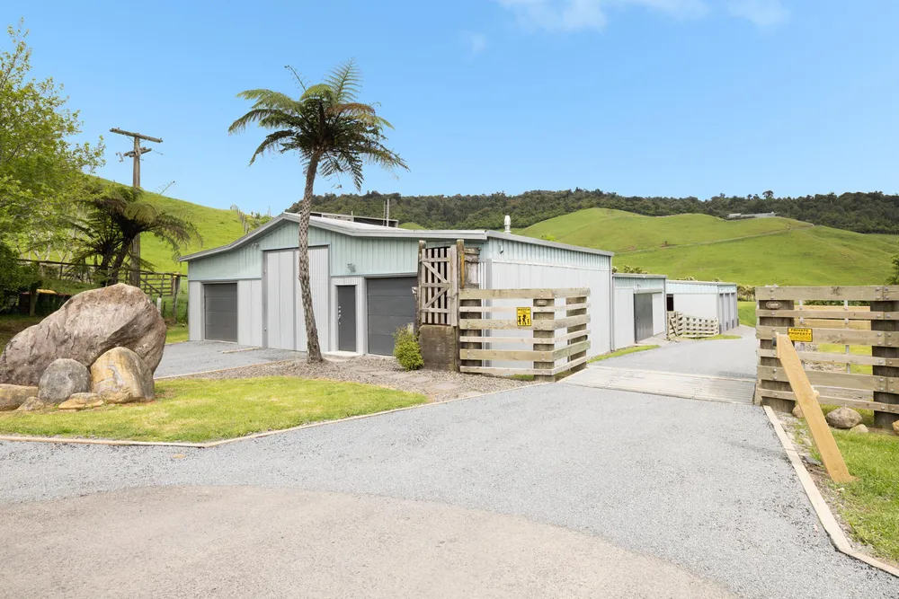 Photos of 526 Lund Road