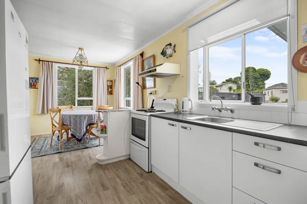 Photos of 20 Apirana Avenue