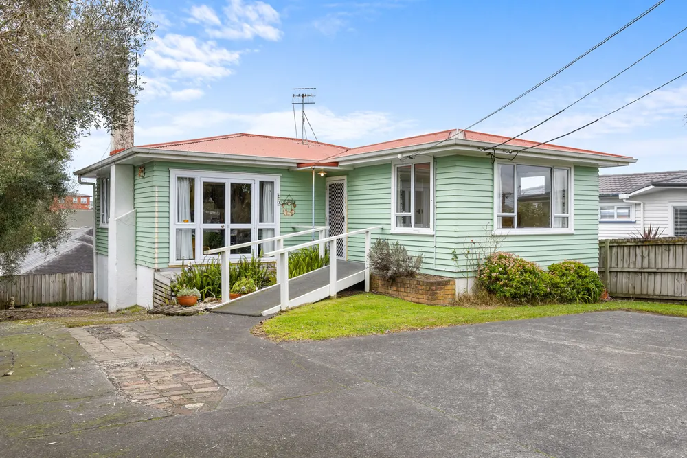 Photos of 20 Apirana Avenue